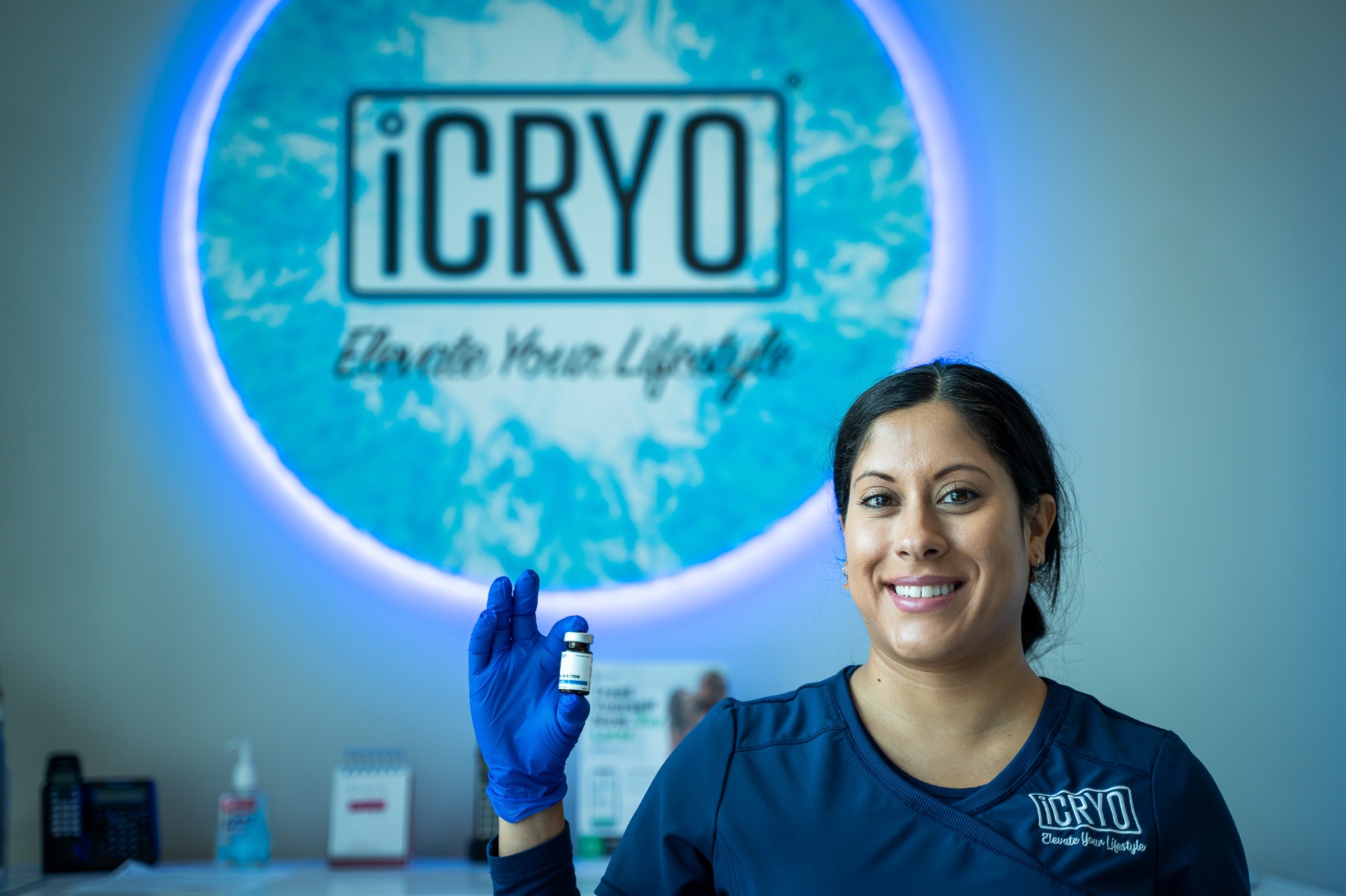 iCRYO Fairfield RN preparing an IM injection