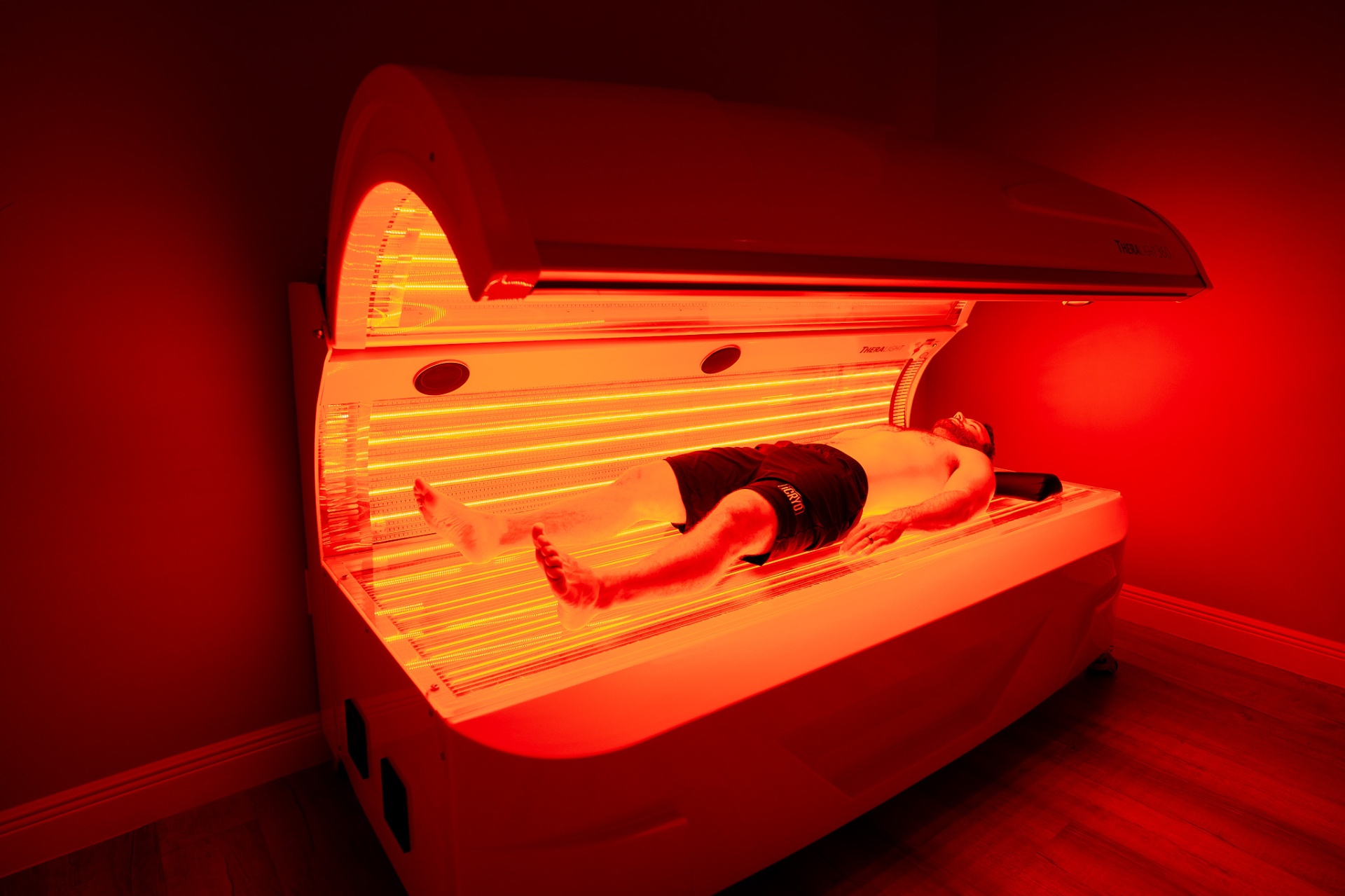 Client receiving red light therapy at iCRYO Fairfield
