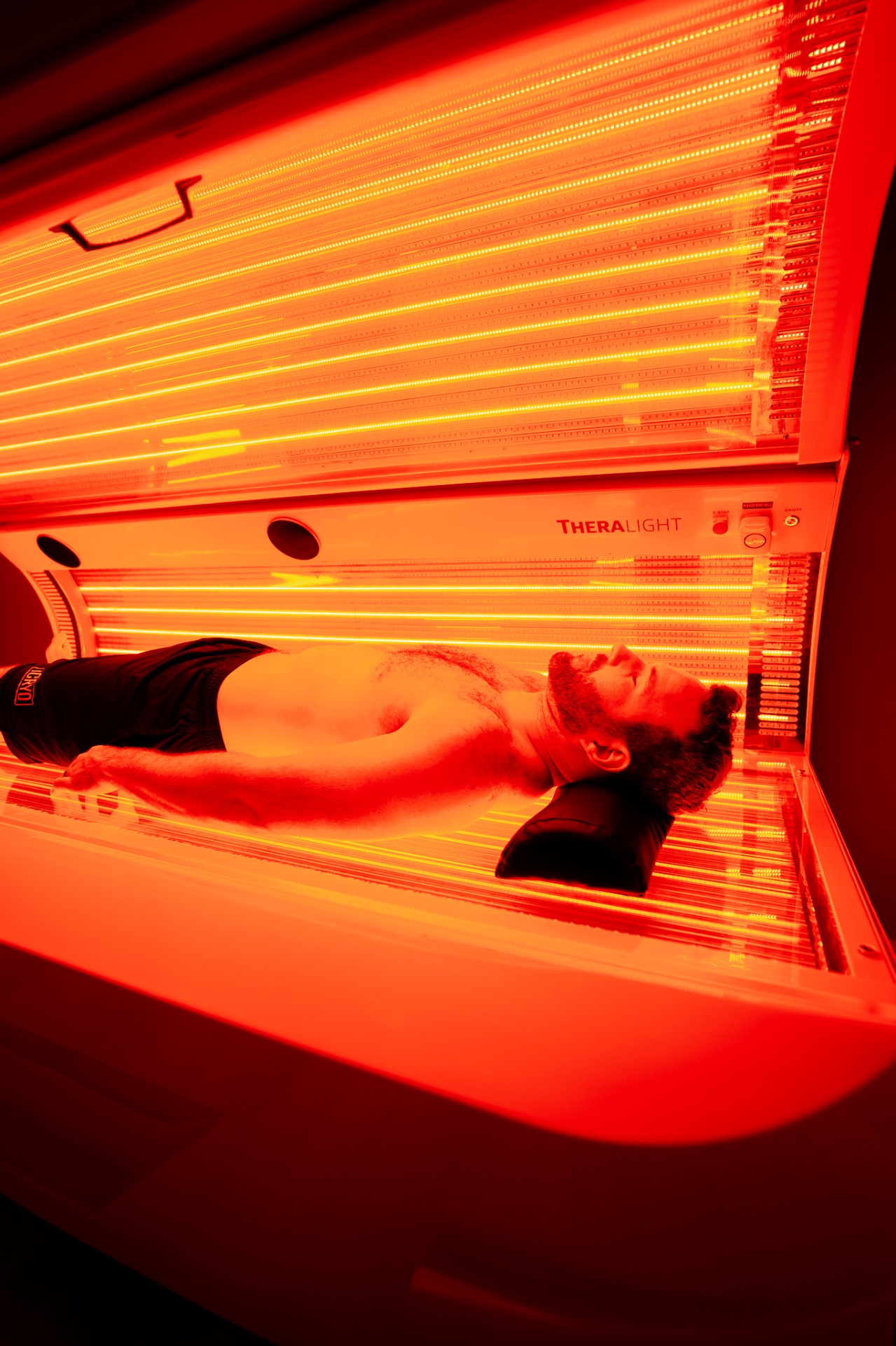 Red light therapy bed at iCRYO Fairfield