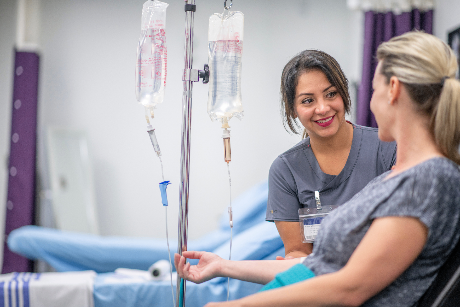 iCRYO Fairfield RN administering a stem cell IV
